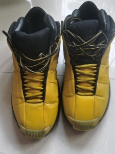 科比,复刻面包篮球鞋43码七成新!鞋底几乎没有磨损!