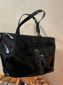 纪梵希漆皮中号购物袋 黑色中包 无瑕疵 外皮可以湿巾擦 专柜