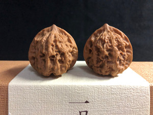 文玩核桃野生梨木台白茬狮子头边40