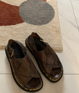 marni 蛇皮纹交叉厚底凉鞋 38.5码 九新无盒