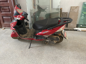 tb3285571211淘宝国威踏板摩托车,125cc,手续齐全,一直没按牌,18年