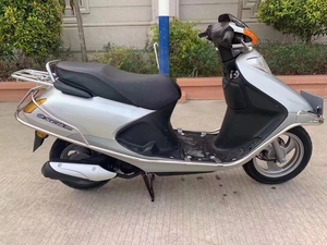 极品95新 五羊本田喜悦100cc 三代新款小公主 车况