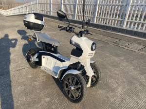 逗哈电动三轮车