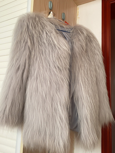 全新浅灰色编织真貉子毛皮草外套,有内衬衣长72,全新未穿过噢