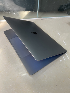 苹果笔记本电脑mlh32 i7 六代 16g运行内存 512