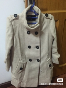 宠爱女人米白色呢料大衣，165码，基本全新，闲置不退不换
