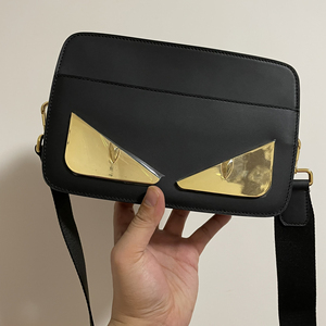 fendi芬迪小恶魔金色金属眼睛男女黑色牛皮单肩斜挎包相机包