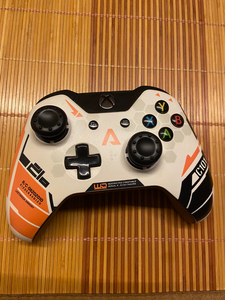 xbox手柄泰坦陨落 rb健回弹不太行有点坏其他的没问题 有