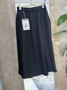 00绮菲婕旗舰店天猫针织中长款新春夏黑色蕾丝显瘦港风纱裙冰丝亮