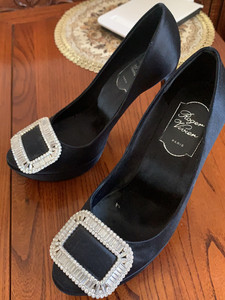 paris黑色水晶鞋,38码,原价1000多,全新,380出