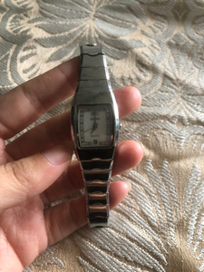 爱波女士手表,有8,9成新,女生日常佩戴,搭配衣服都可以.目