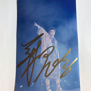 华晨宇签名照周边星光大赏 华晨宇亲笔签名照低价送粉丝 华晨宇