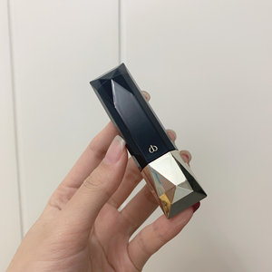 cpb口红311色 只用了几次去年冬天开的长度基本没少