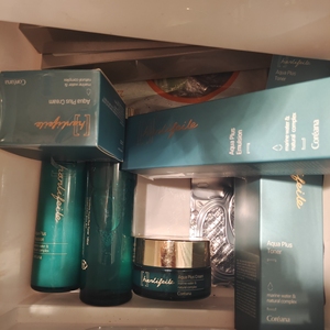 韩丽菲乐水乳霜原价每一瓶248一套744 现价一套 保质期一