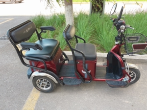 品牌艾美达老年代步车电动三轮车,车质量杠杠的,买回来一年左右