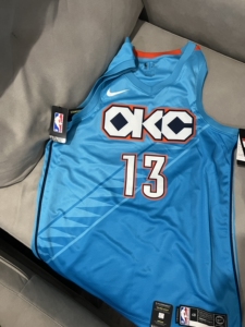 耐克绝版正版球衣,雷霆客场泡椒保罗乔治,l码,全新带吊牌.支