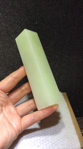 云南竹叶青钮章,天然石色石料,颜色清新淡雅,石质细腻光滑,全