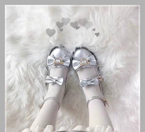 lolita鞋,尤娜娜,37,银色高跟,有两种带子可换,穿过