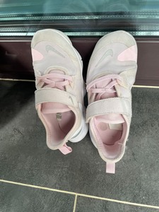 耐克女童鞋，网眼鞋，购买于南京江宁砂之船奥特莱斯，29.5码