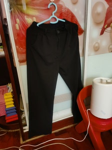 女士裤子，黑色，M码，版型很好，直筒裤，显腿细布料夏天穿很凉