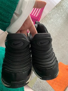 正品耐克毛毛虫29.5码，韩国带回，鞋上有我儿子韩文名字，介