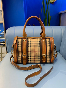 巴宝莉波士顿枕头包