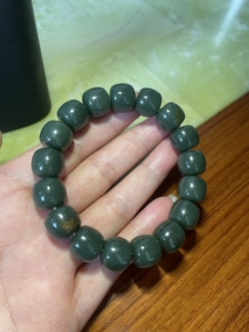河磨玉析木绿手串