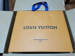 000人付款淘宝lv纸袋子出售,国内专柜购物带的纸袋子,保真.