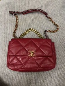 香奈儿全新菱格大红色小羊皮双色链条单肩包