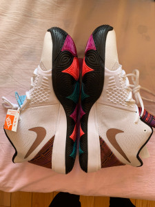 nike欧文5kyrie,黑人月,44.5码篮球鞋,购于微商