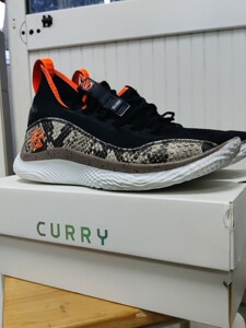 超级新ua安德玛库里8 9成新曼巴配色44码篮球鞋库里八代正