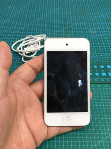 二手苹果播放器iPod Touch 4(8GB)A1367二