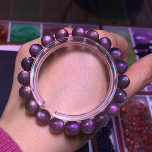 紫月光紫拉长石手链,纯紫光,黑体 颜色浓郁.双面强光,实物更