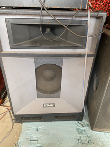 波威音箱一对3oway 音色不错正常使用 纯原装,带功放