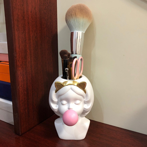 兔子猫耳朵款吹气球女孩笔筒树脂摆件小妹妹石像牙刷化妆刷筒礼品