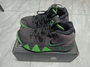 耐克nike 欧文4 黑绿万圣节 45号正品 整体成色很好