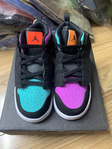 aj魔术贴  鸳鸯色  24码  超清款 孩子穿着很舒服