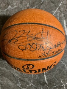 勒布朗詹姆斯签名篮球