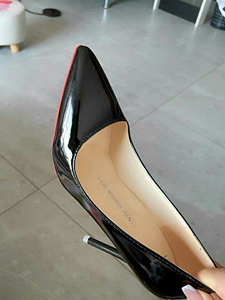 "《急售闲置》"清理女款高跟鞋,鞋跟太高了