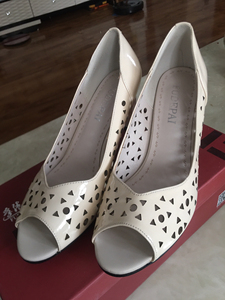 全新孚德女鞋真皮40码,买回来就没穿过,包邮!