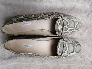 UTERQUE品牌蛇皮纹一脚蹬女鞋，40码皮底，95新，很轻