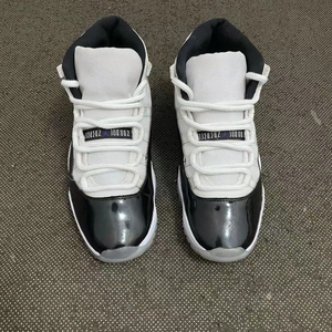 aj11 康扣 43码 成色很新 鞋底氧化磨损不大 鞋面轻微