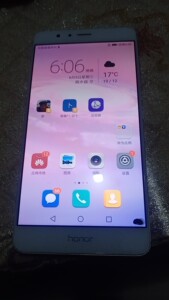 华为荣耀v8 手机运行内存4 64g的,屏幕右下方有一个黑点_阿里巴巴找货