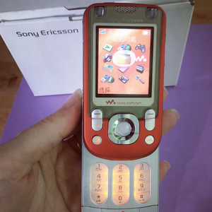 索尼爱立信经典旋转音乐手机w550c剩少量库存