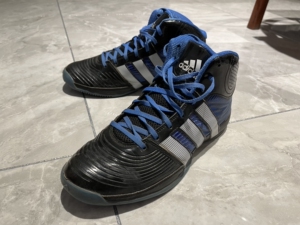 霍华德篮球鞋阿迪达斯