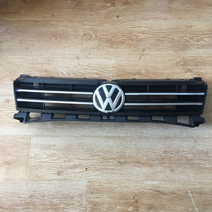 13-16款新捷达前中网总成高配带标全新原厂配件