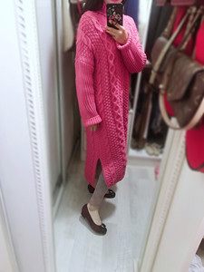 韩国宽松长款麻花针织高领开叉毛衣裙全新，玫粉色，特别洋气的颜
