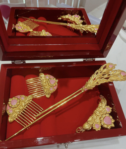 周大福soinlove故宫十里红妆粉金黄金之凤羽系列,凤钗与