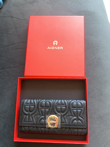 aigner女士黑色长款钱包.全新未使用.朋友赠送.闲置出.