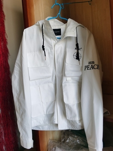 太平鸟男士外套，白色，尺码M，袖子为收口粘条设计，大小可自行